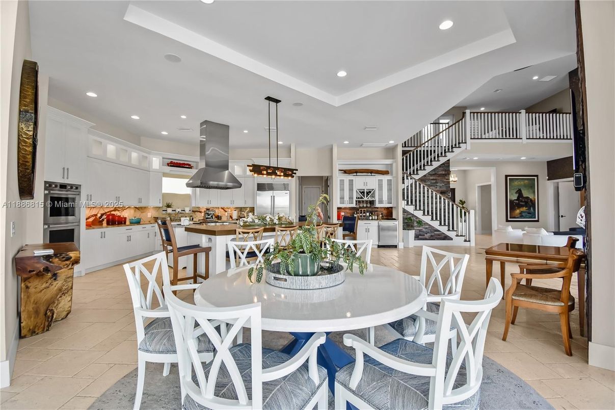 Dining room, Interior, Kitchen, Pendant Lights, Recessed Lighting, Stainless Steel Appliances