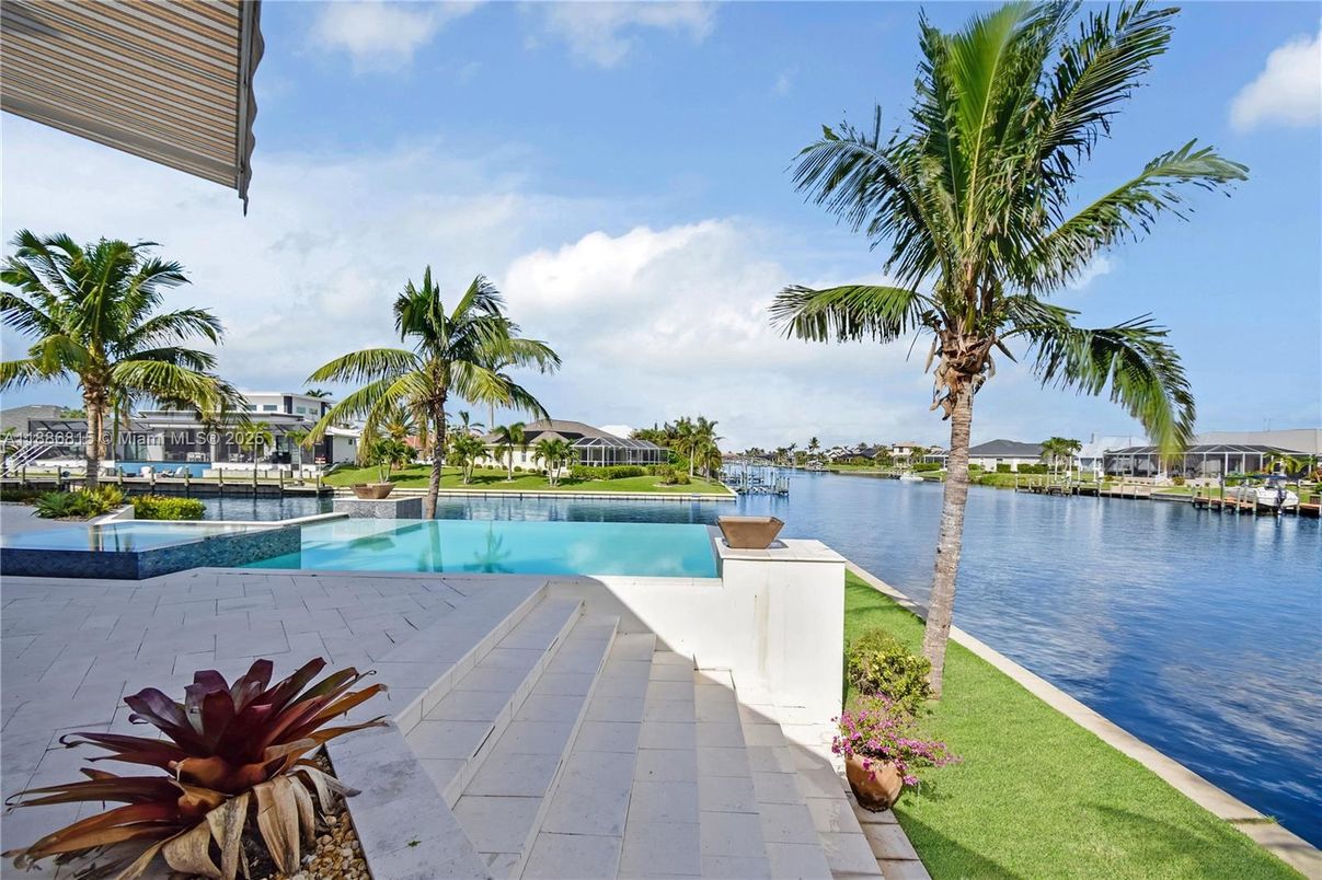Exterior, Pool, Water