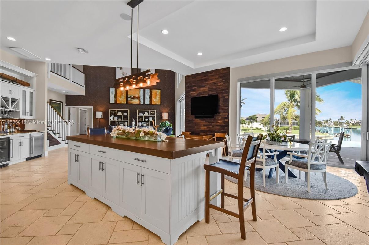 Dining room, Interior, Kitchen, Pendant Lights, Recessed Lighting, Water