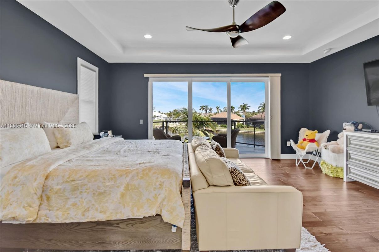 Bedroom, Interior, Recessed Lighting, Water, Wood Texture Flooring