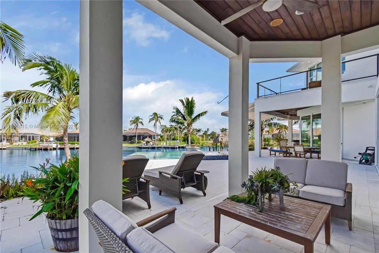 Exterior, Pool, Water