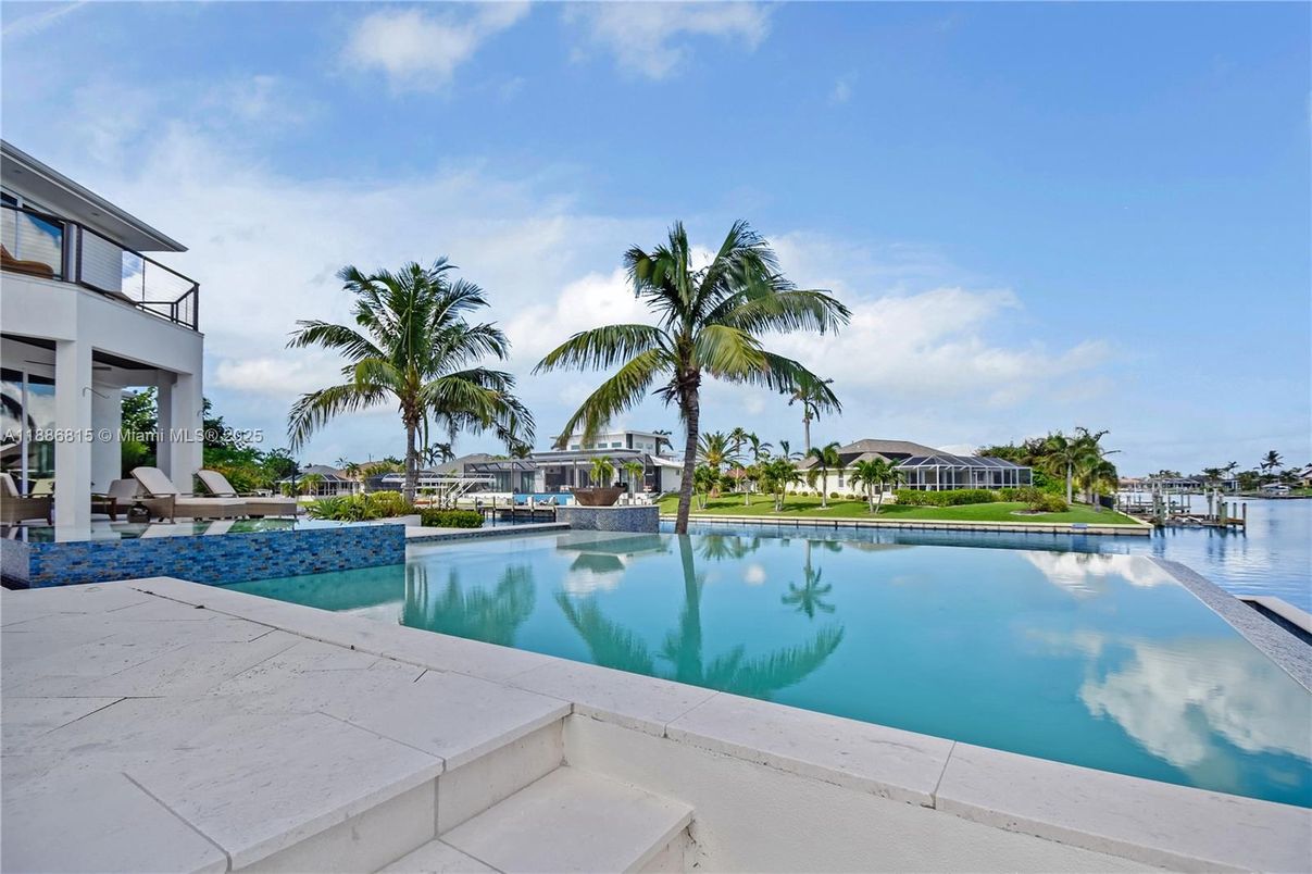 Exterior, Pool, Water