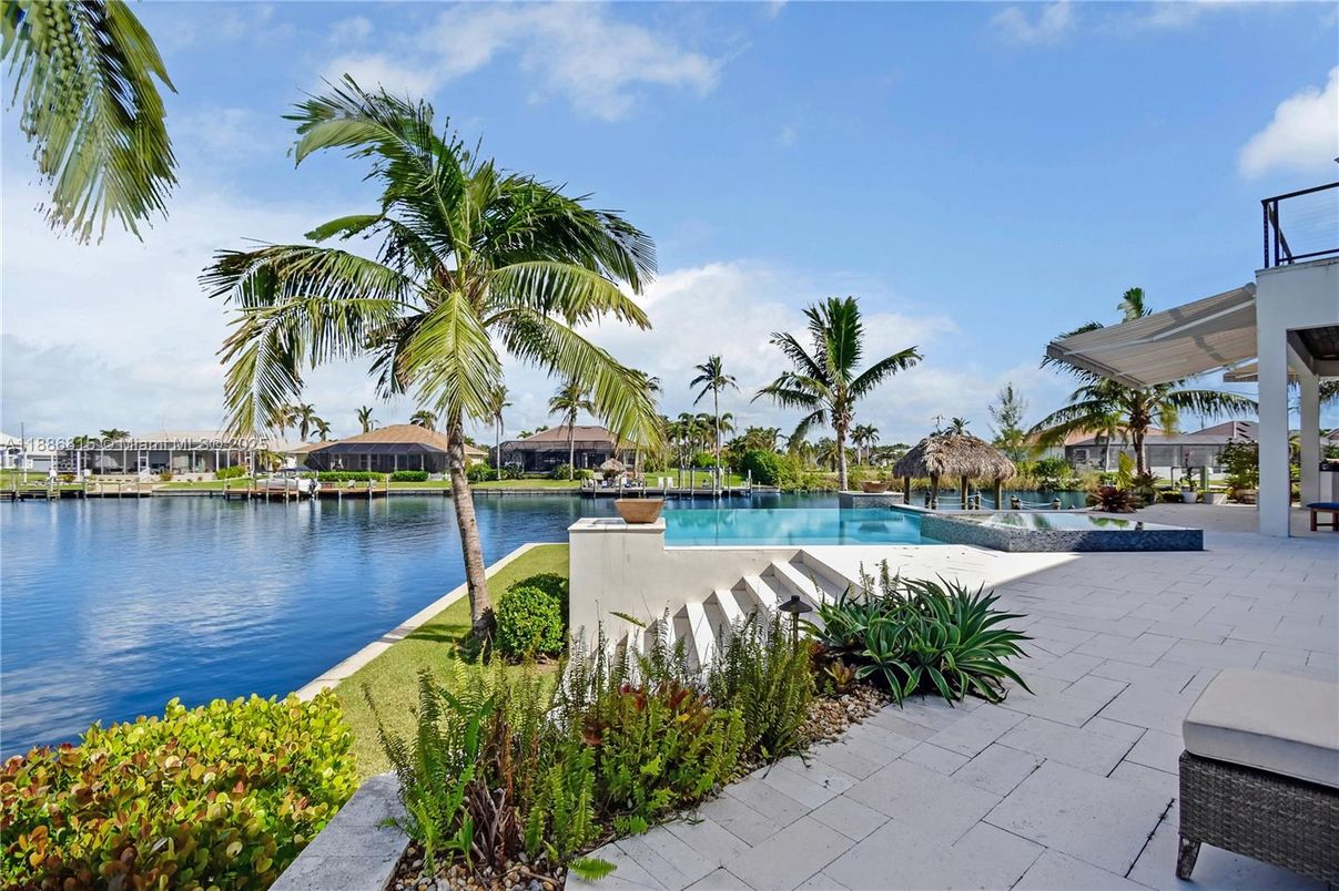 Exterior, Pool, Water