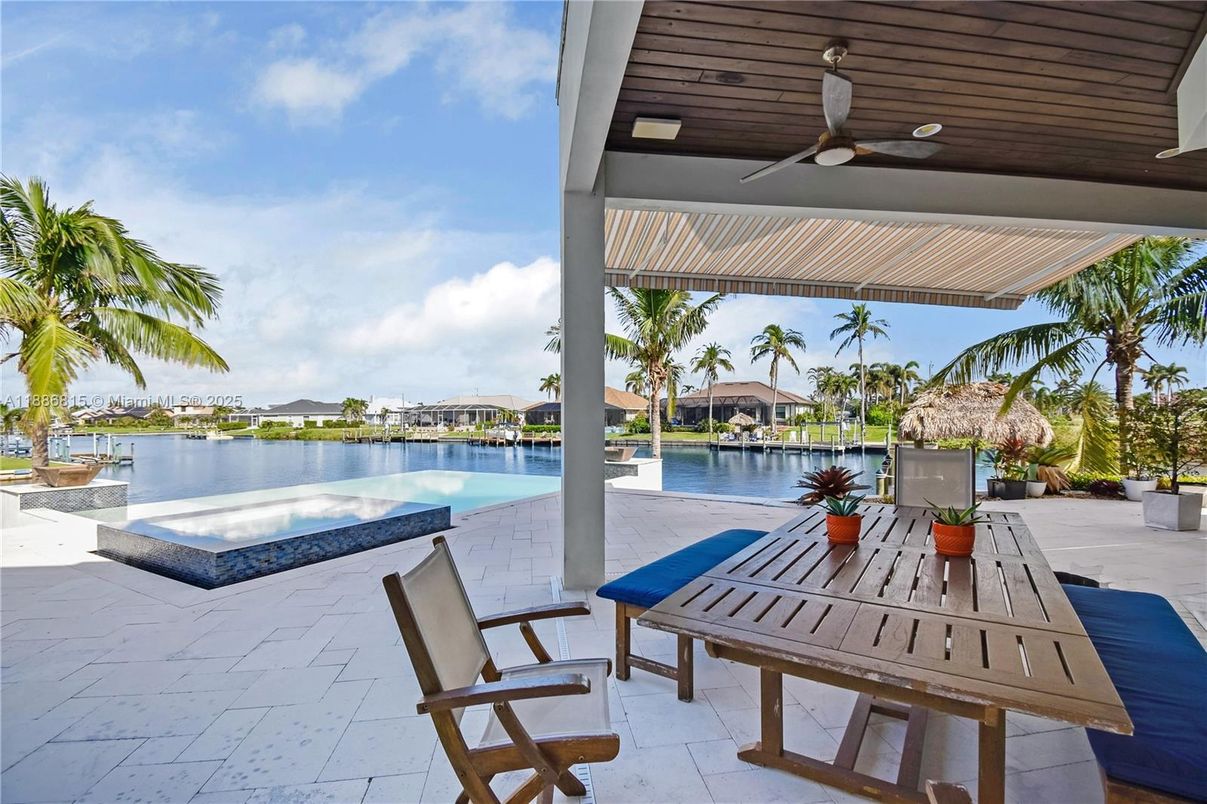 Exterior, Pool, Water