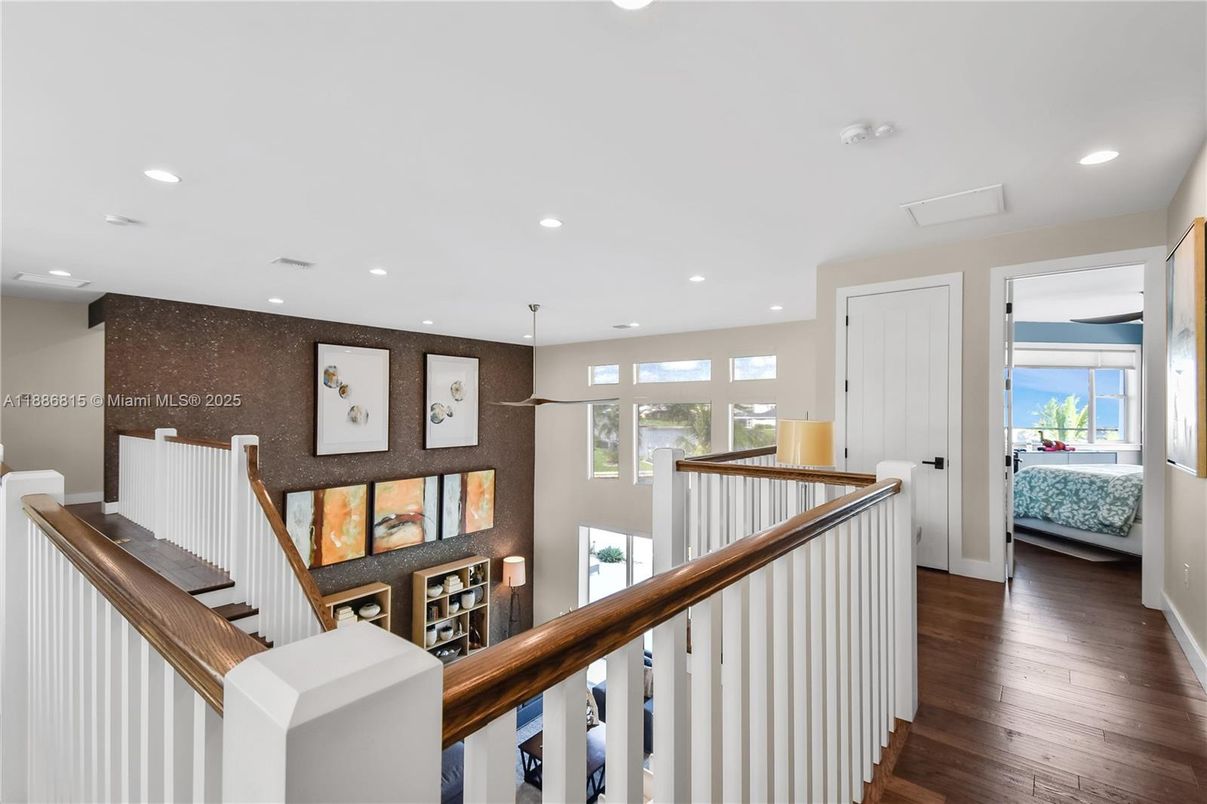 Interior, Pendant Lights, Recessed Lighting, Wood Texture Flooring