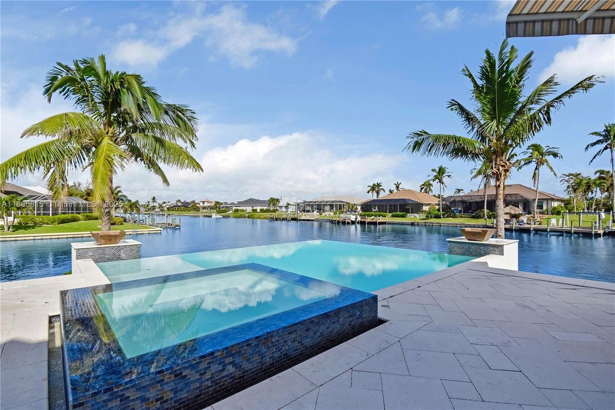 Exterior, Pool, Water