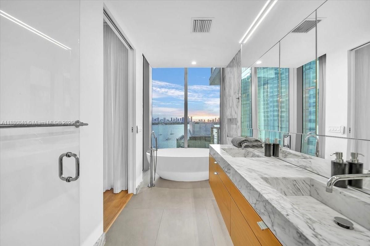 Bathroom, Free Standing Baths, Glass Shower, Interior, Recessed Lighting, Water