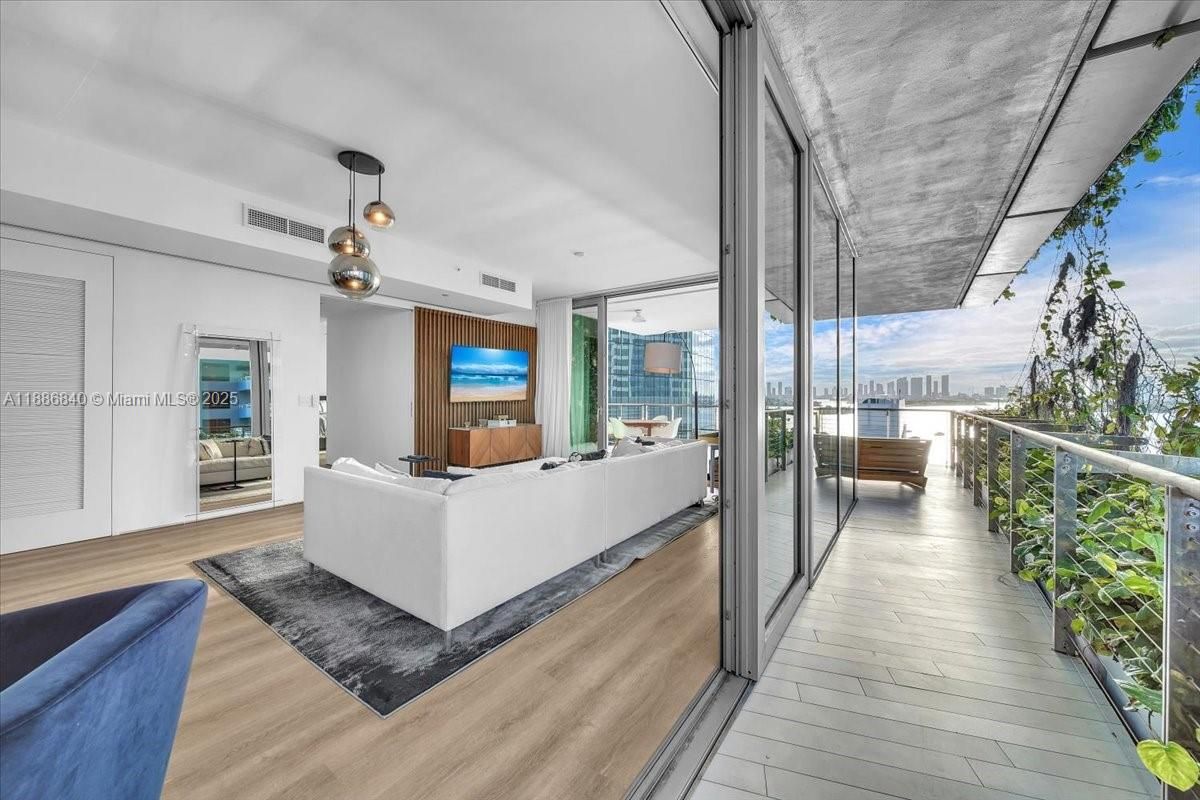 Interior, Living room, Pendant Lights, Recessed Lighting, Water, Wood Texture Flooring