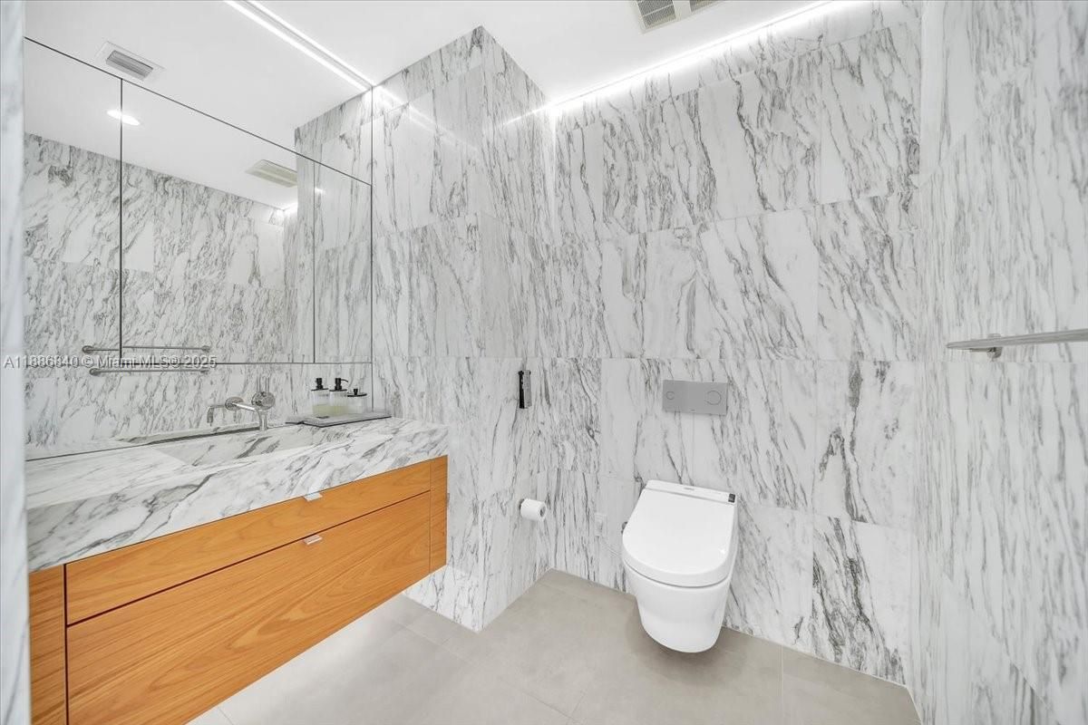 Bathroom, Interior, Marble Walls, Recessed Lighting