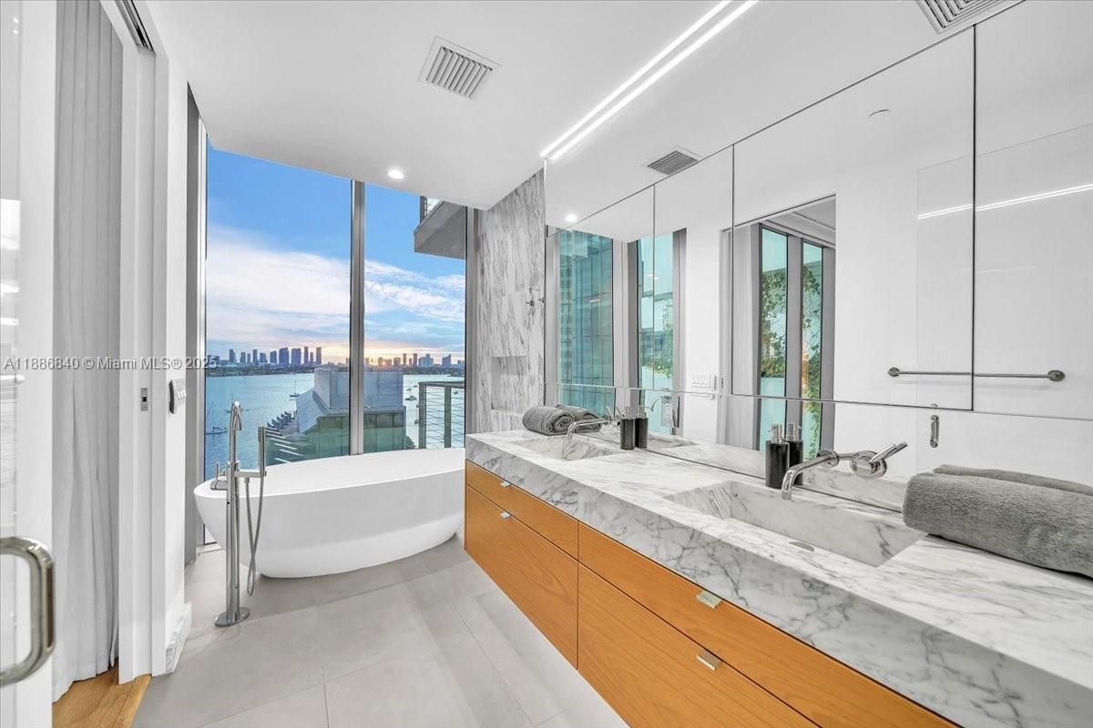 Bathroom, Dual Sink Vanities, Free Standing Baths, Interior, Recessed Lighting, Water