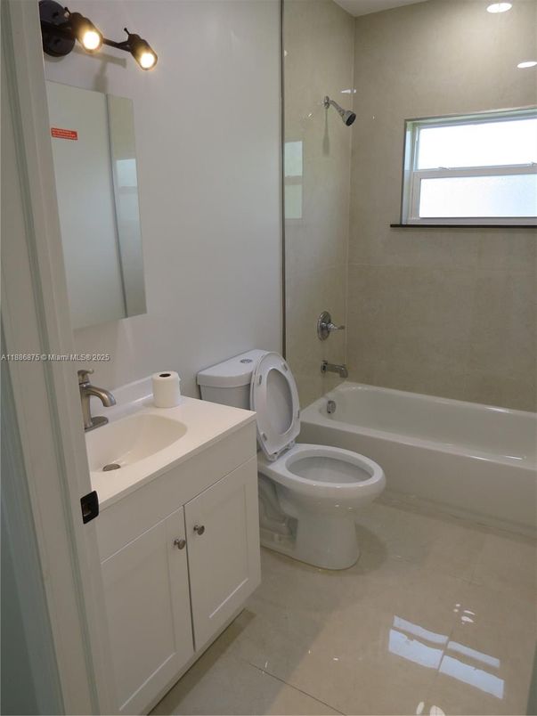 Bathroom, Interior, Recessed Lighting