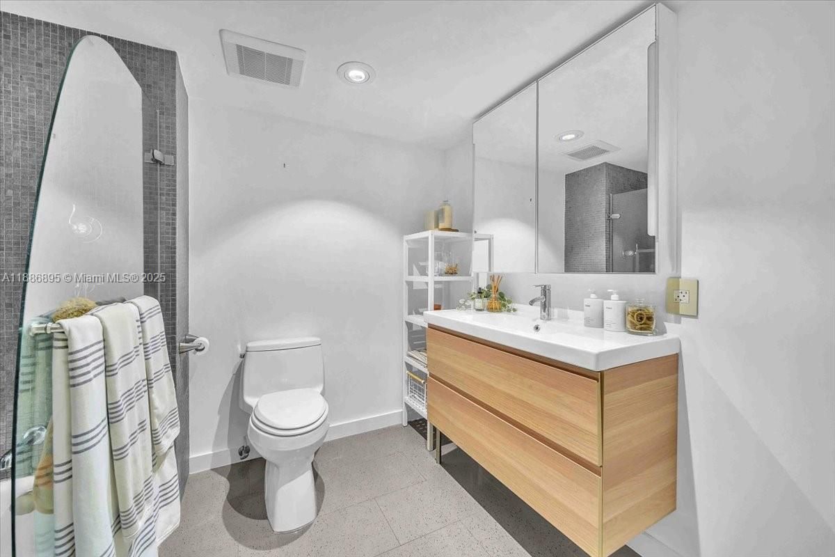 Bathroom, Interior, Recessed Lighting