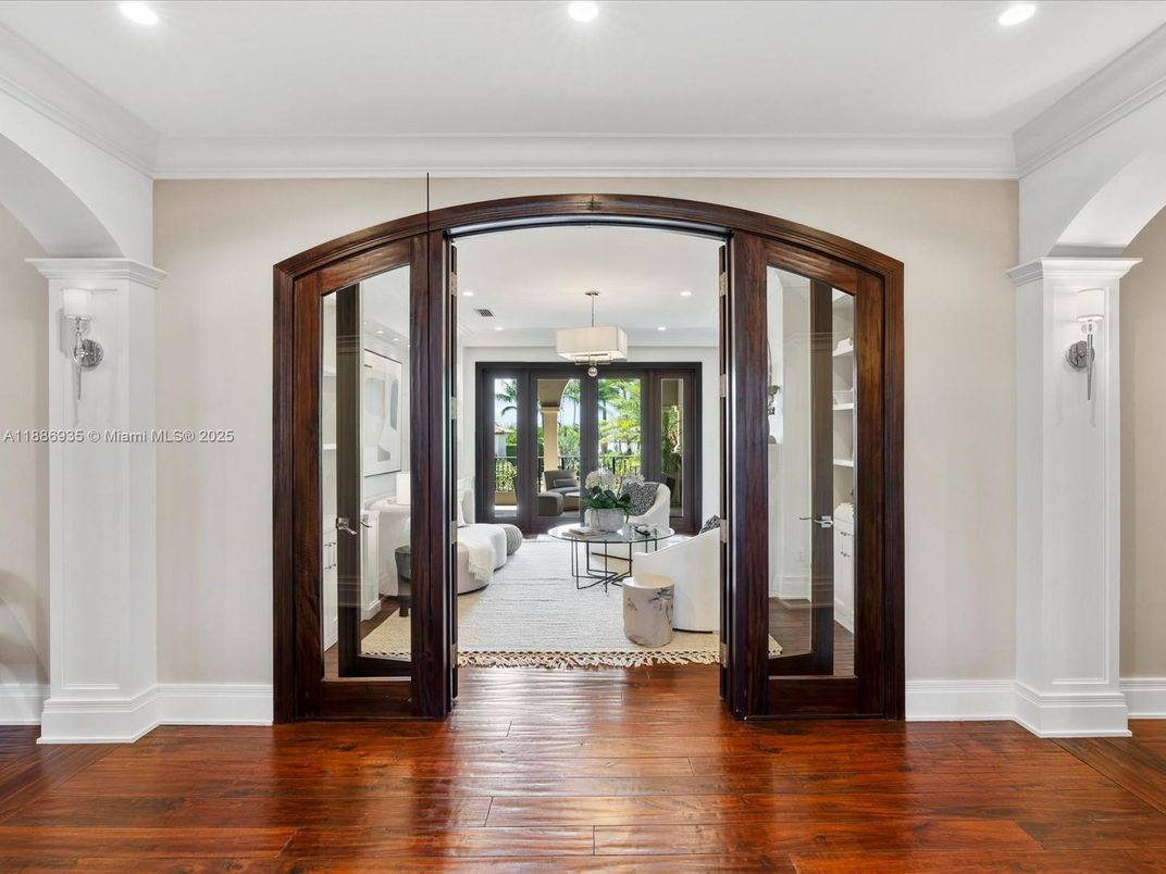 Interior, Living room, Pendant Lights, Recessed Lighting, Wood Texture Flooring