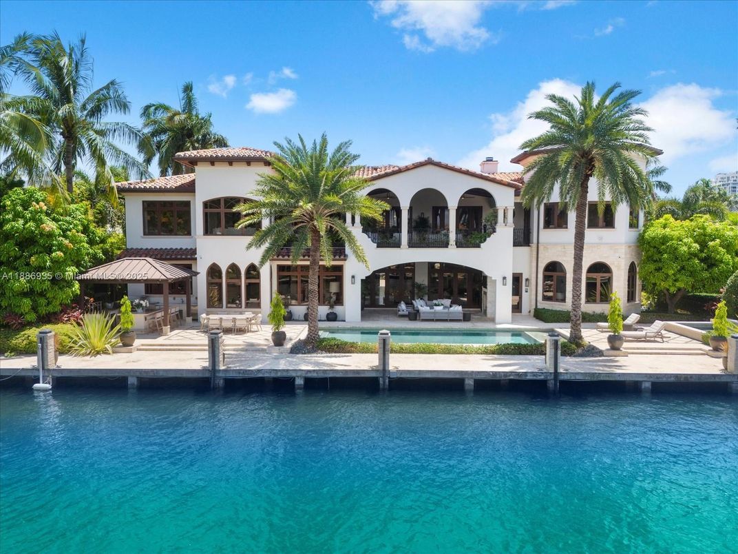 Exterior, Pool, Water