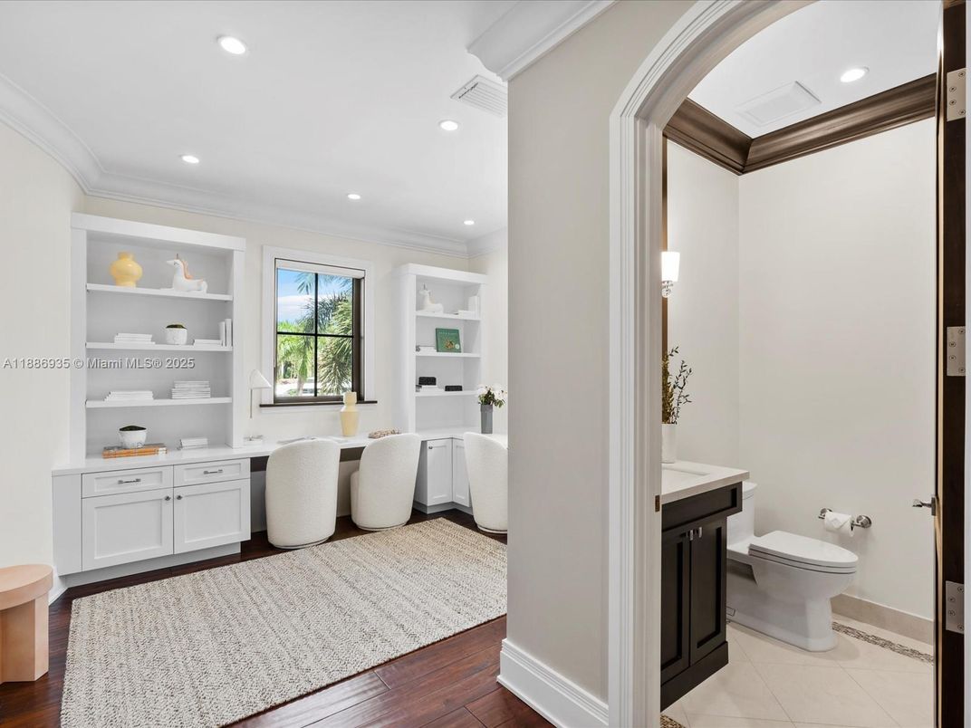Bathroom, Interior, Recessed Lighting, Wood Texture Flooring