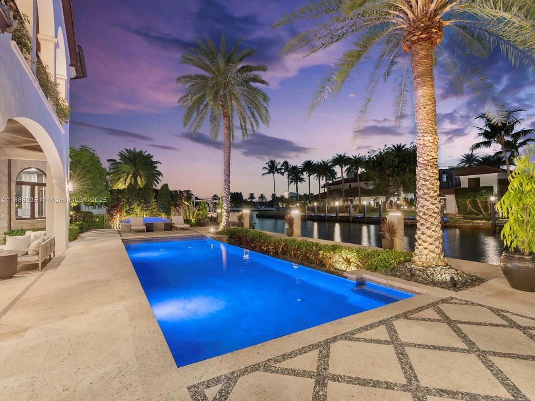 Exterior, Pool, Water