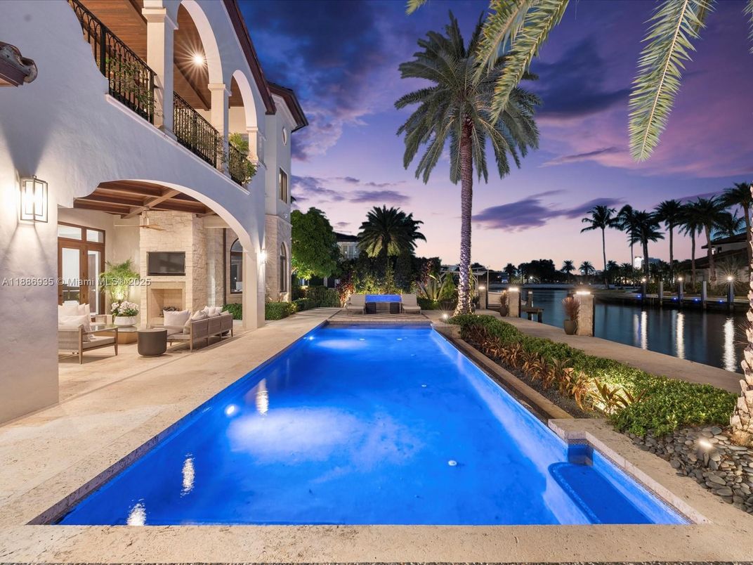 Exterior, Pool, Water