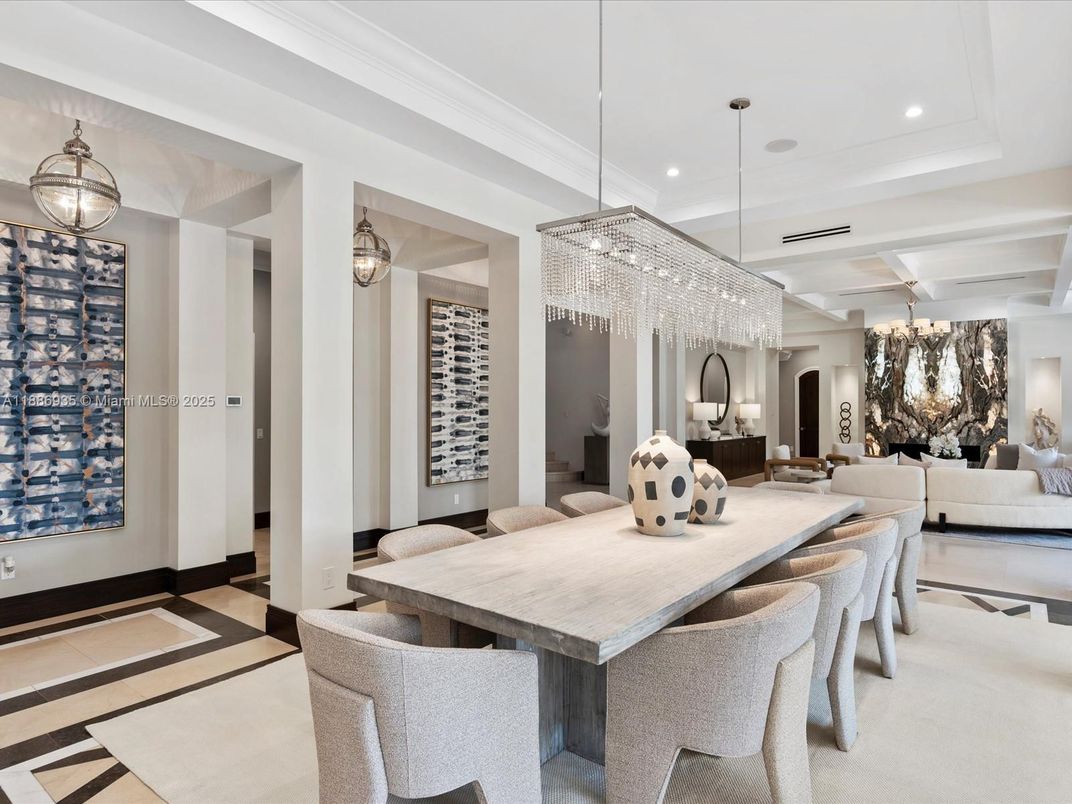 Chandelier, Dining room, Interior, Living room, Pendant Lights, Recessed Lighting