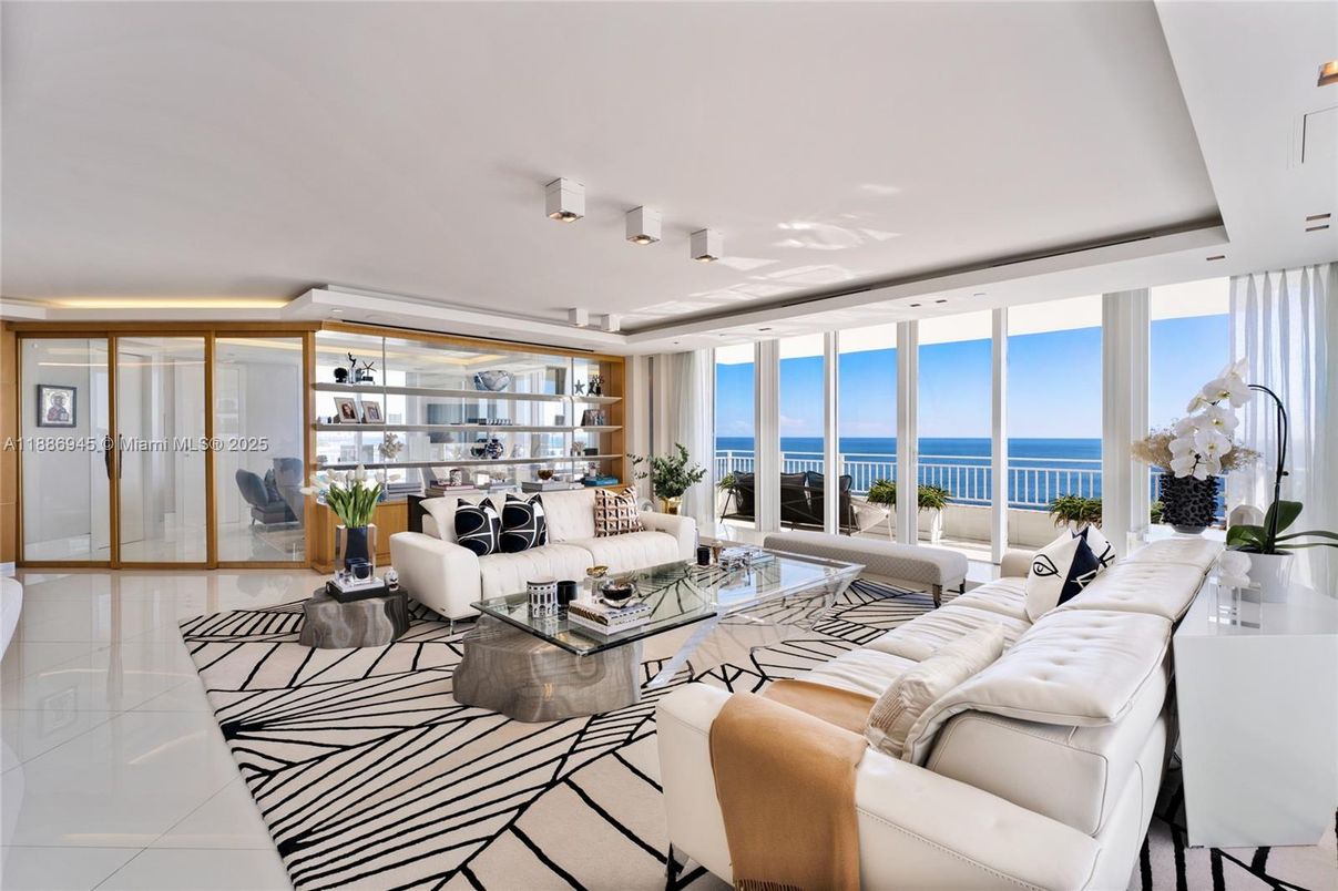 Interior, Living room, Water