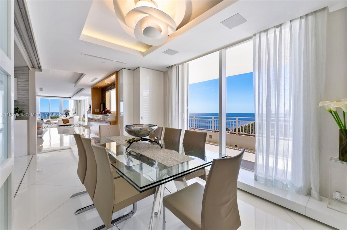 Dining room, Interior, Recessed Lighting, Water