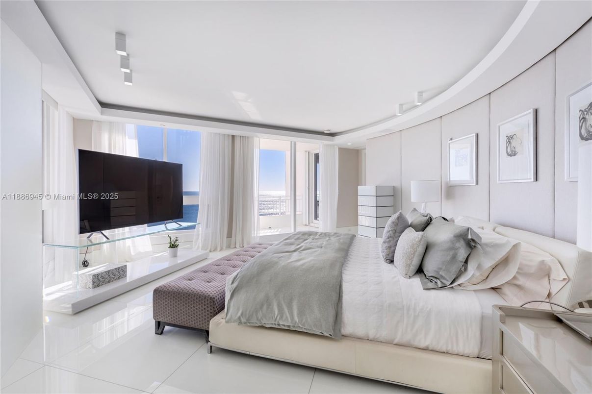 Bedroom, Interior, Recessed Lighting, Water