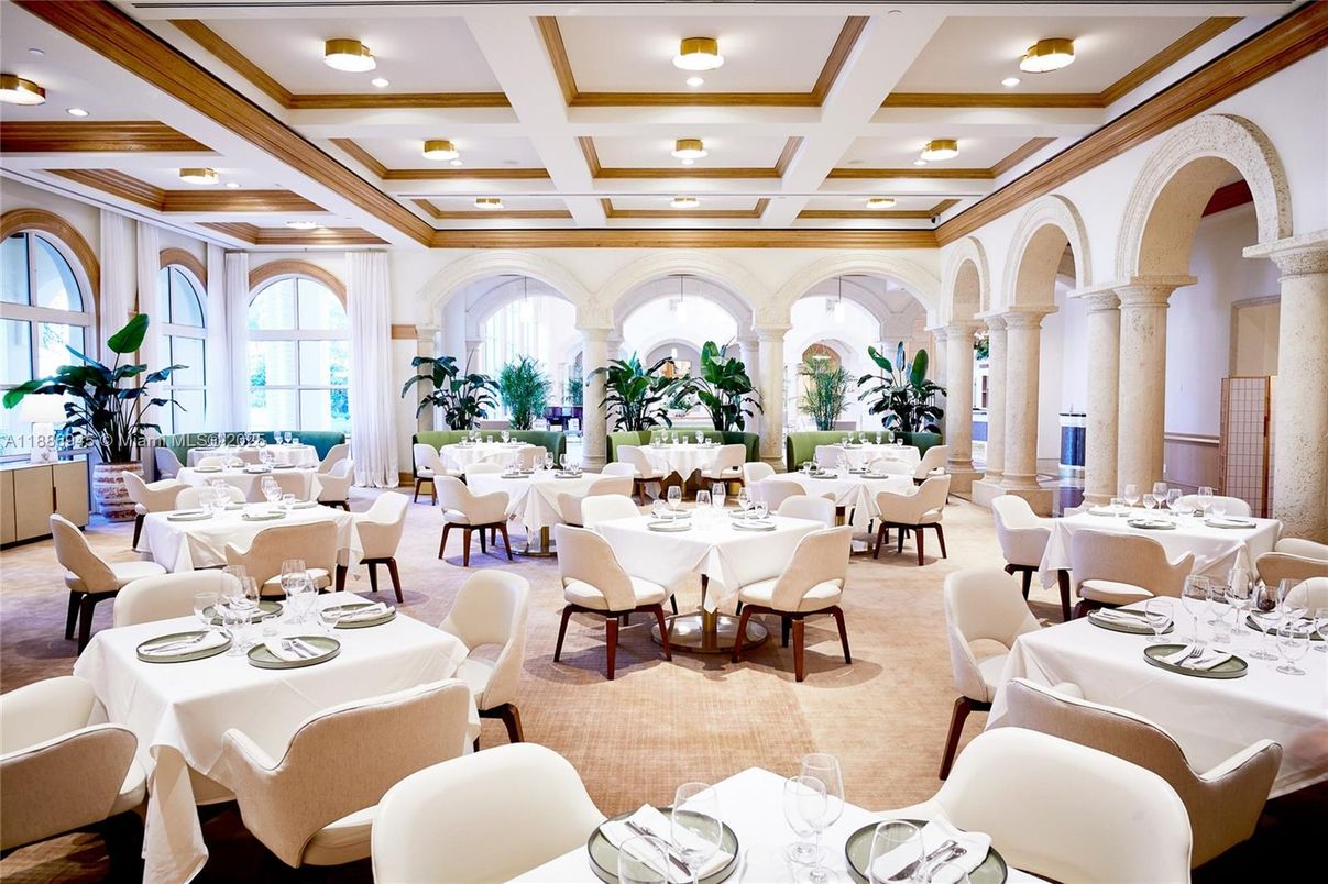 Dining room, Interior, Recessed Lighting