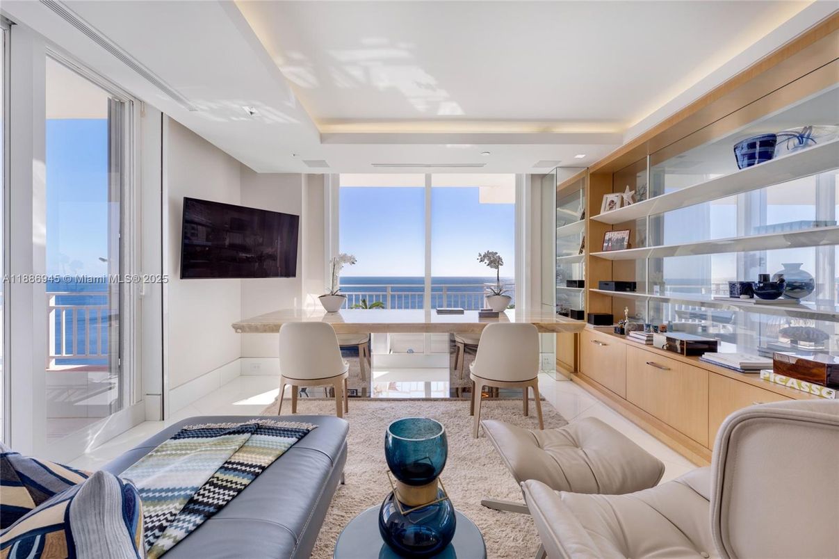 Dining room, Interior, Living room, Recessed Lighting, Water