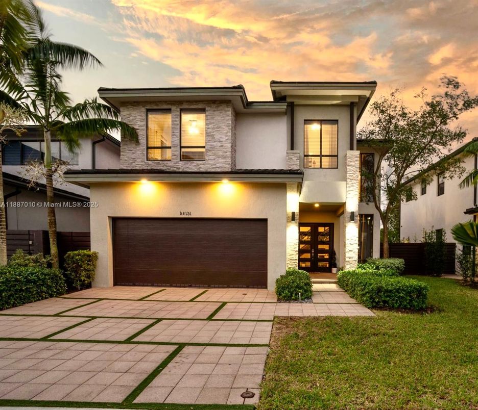Attached, Exterior, Facade, Modern