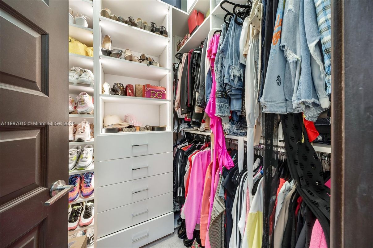 Interior, Walk-in Closets