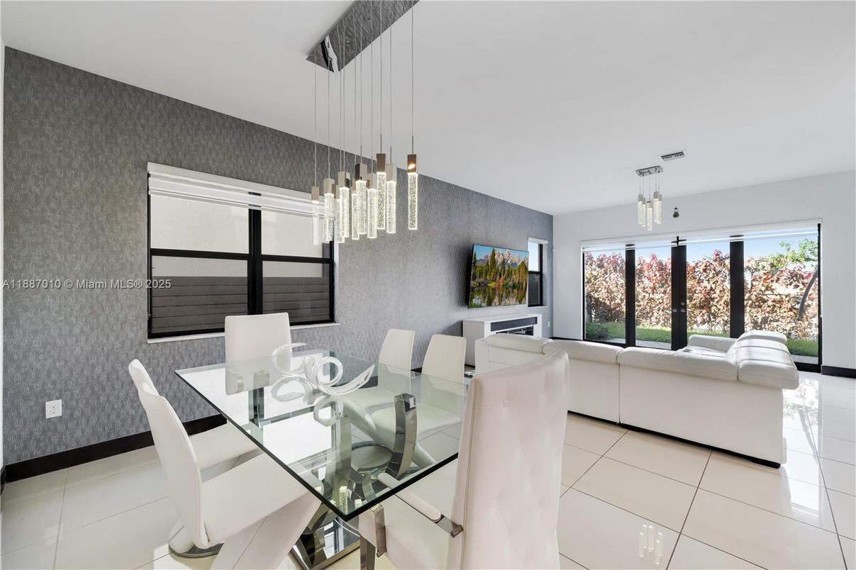 Dining room, Interior, Pendant Lights