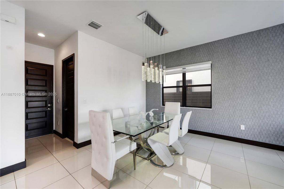 Dining room, Interior, Pendant Lights, Recessed Lighting