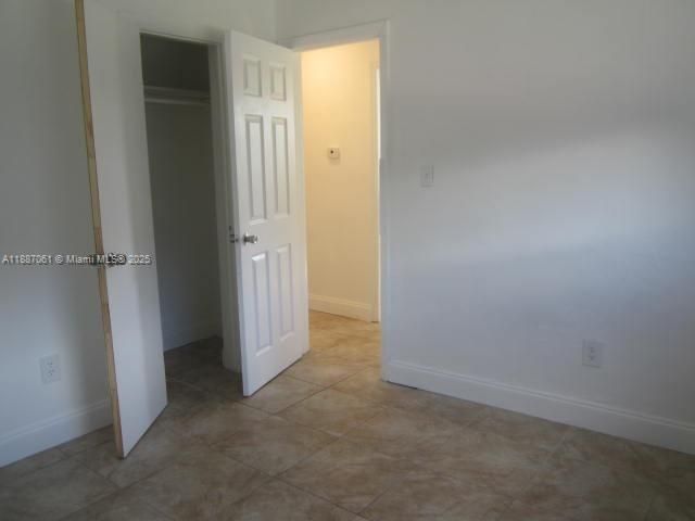 Empty room, Interior