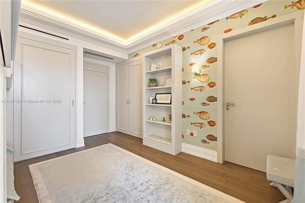 Interior, Recessed Lighting, Wood Texture Flooring