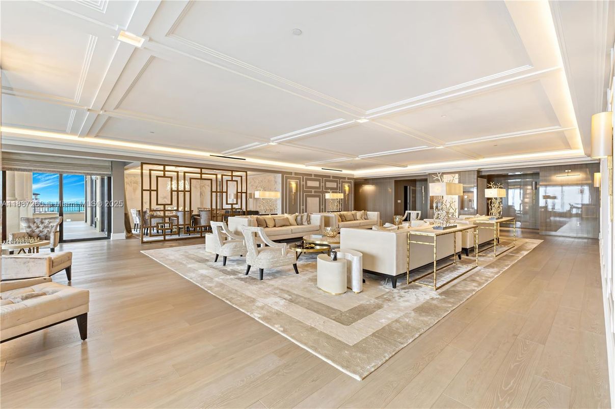 Dining room, Interior, Living room, Pendant Lights, Recessed Lighting, Wood Texture Flooring
