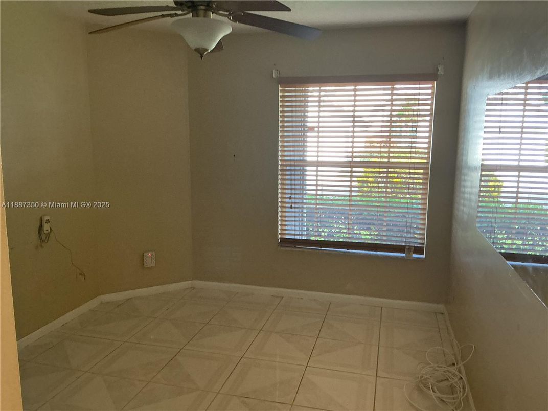 Empty room, Interior