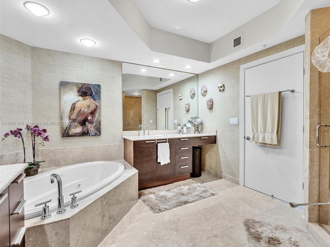 Bathroom, Dual Sink Vanities, Interior, Recessed Lighting