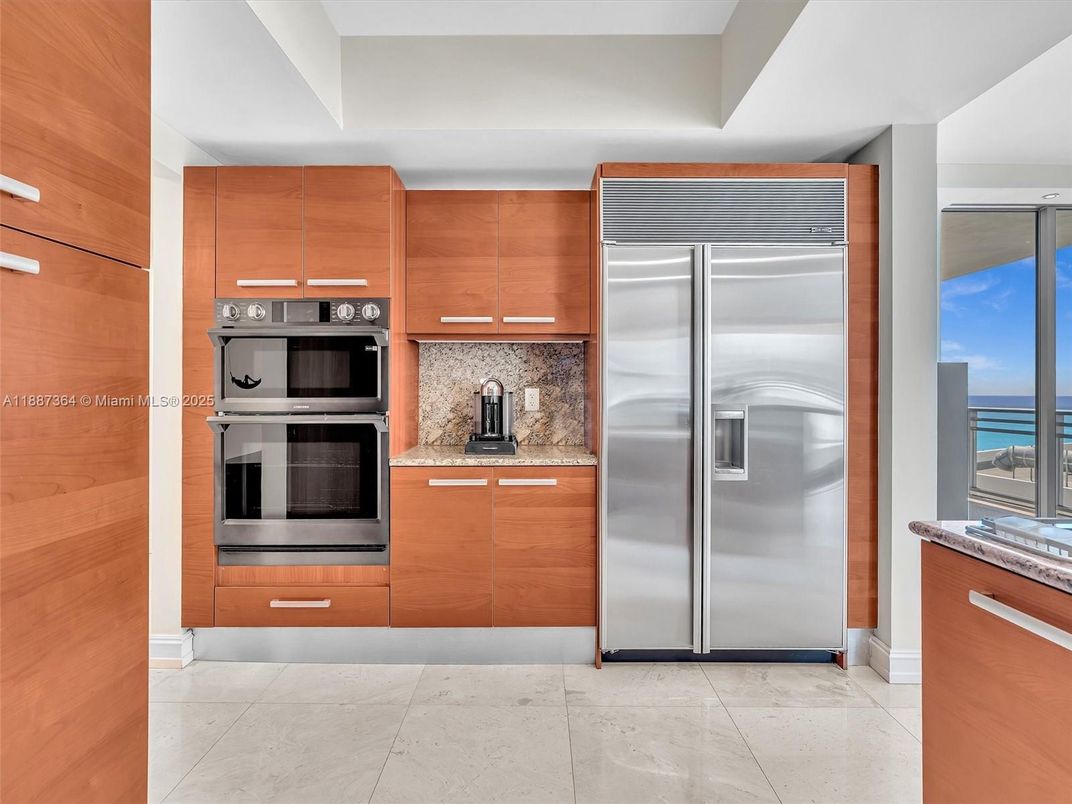 Interior, Kitchen, Stainless Steel Appliances, Water