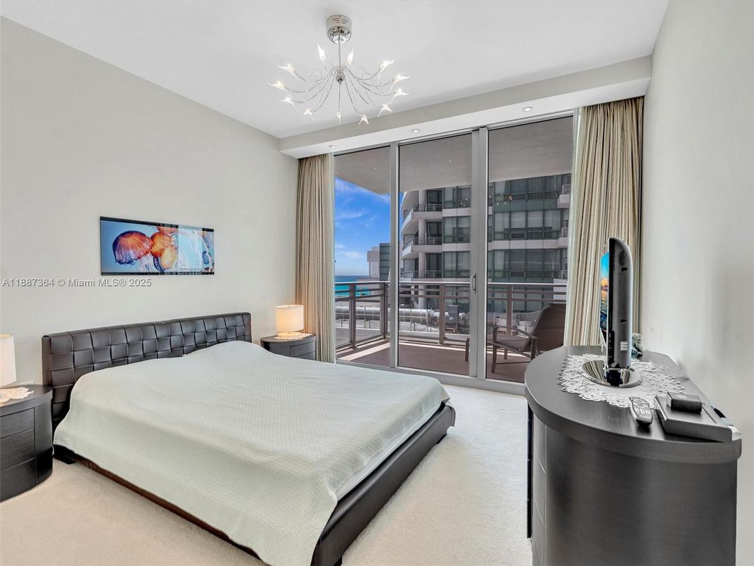 Bedroom, Interior, Recessed Lighting, Water