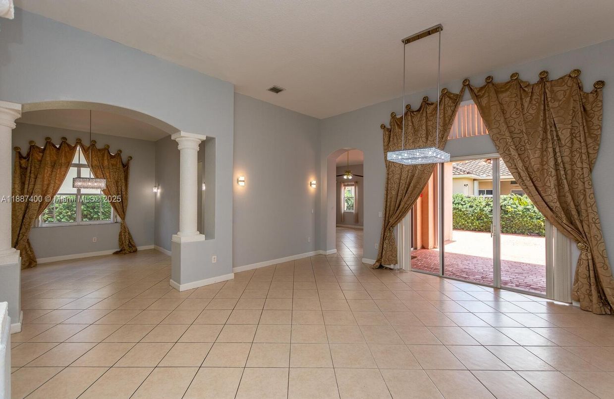 Empty room, Interior, Pendant Lights