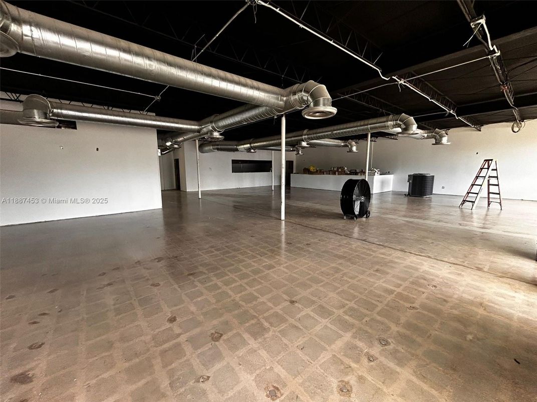 Garage, Interior