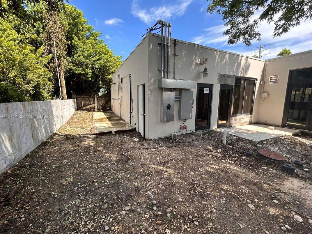 Backyard, Exterior