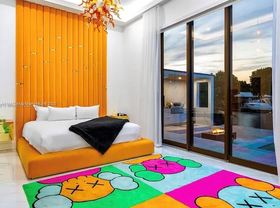 Chandelier, Interior