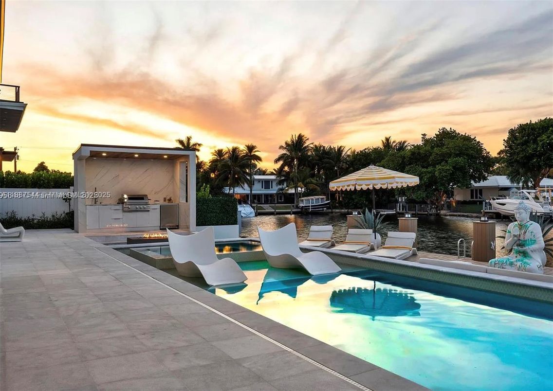 Exterior, Outdoor Kitchen, Pool, Water