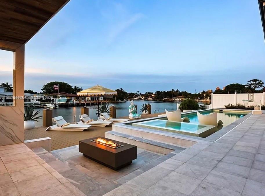 Exterior, Pool, Water