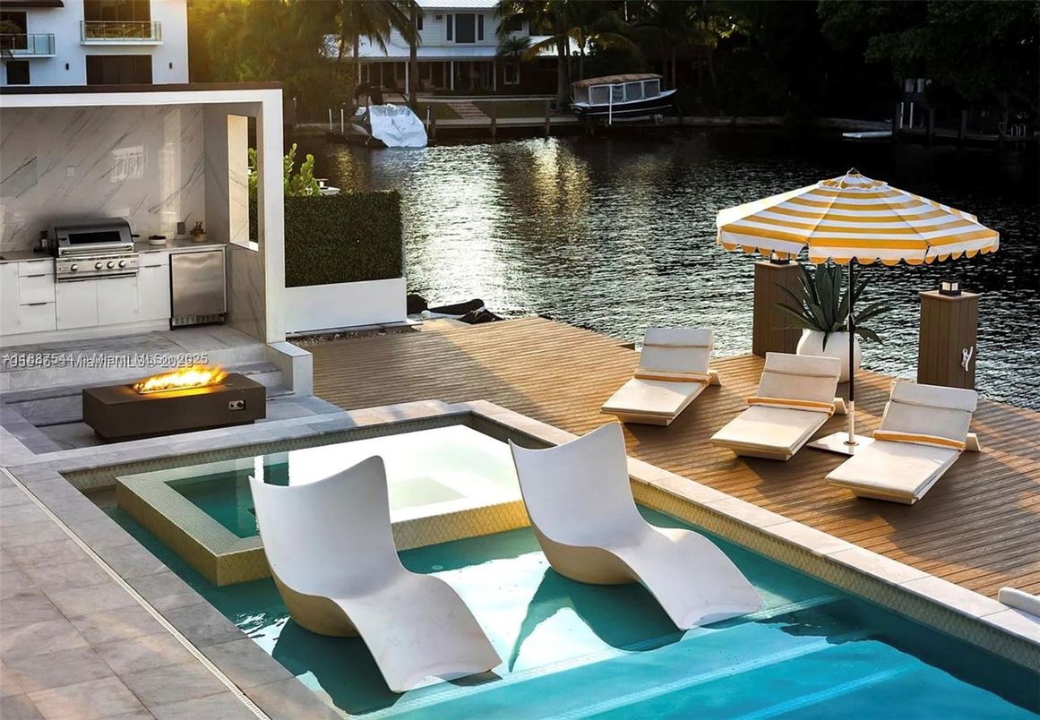 Exterior, Outdoor Kitchen, Pool, Water