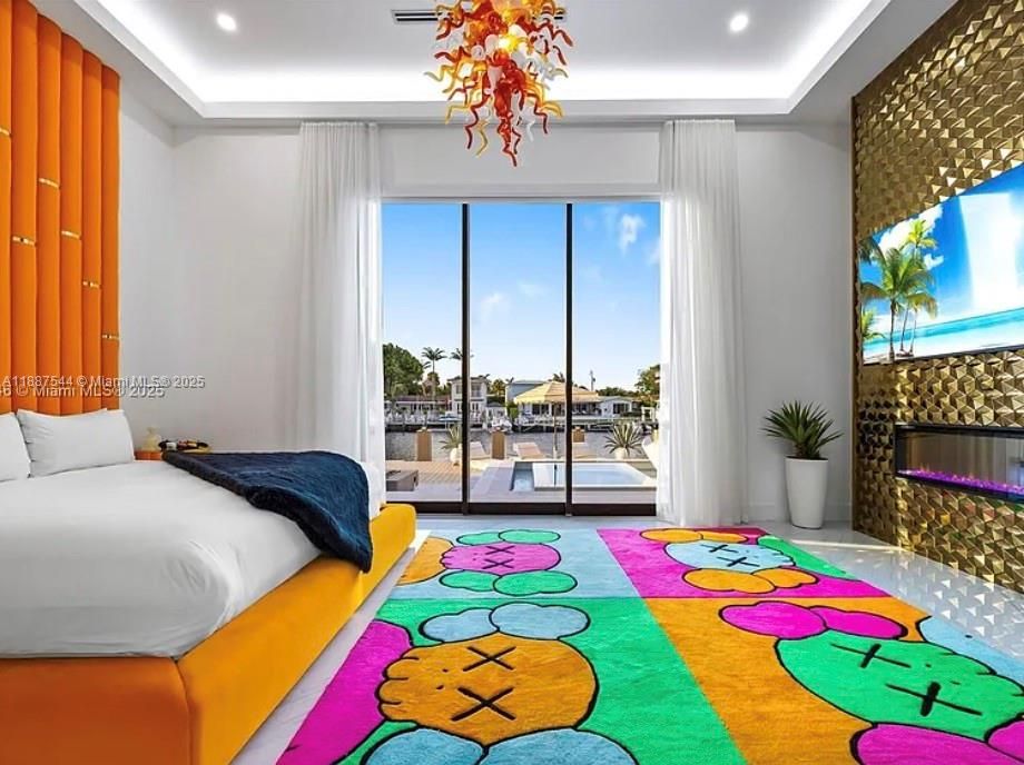 Bedroom, Fireplace, Interior, Recessed Lighting, Water