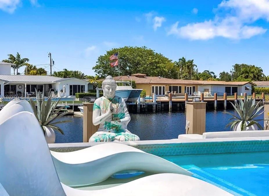 Exterior, Pool, Water