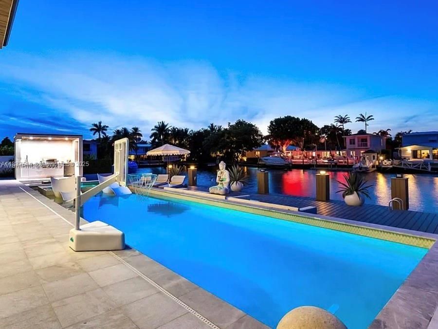 Exterior, Pool, Water