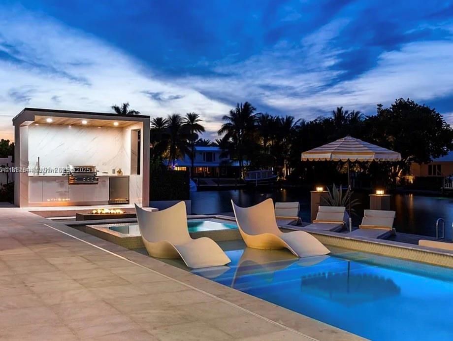 Exterior, Pool, Water