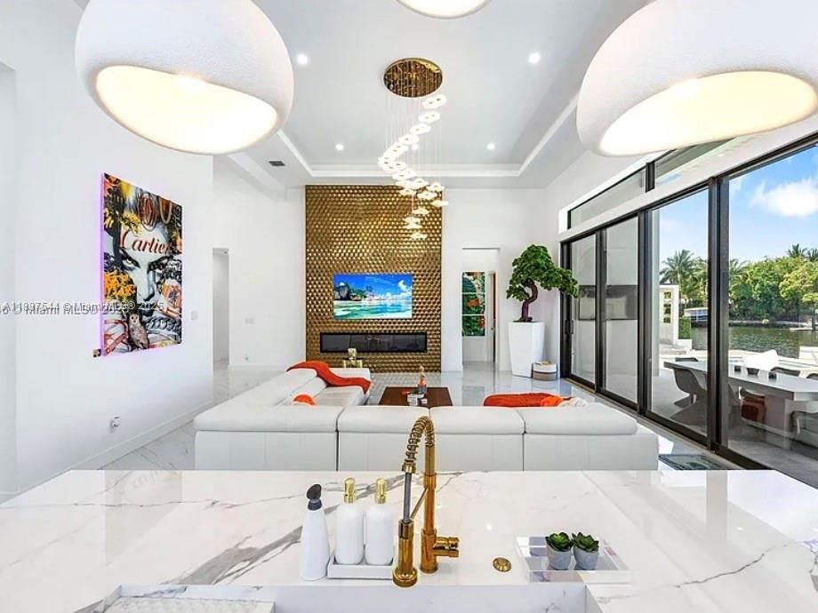 Fireplace, Interior, Living room, Pendant Lights, Recessed Lighting